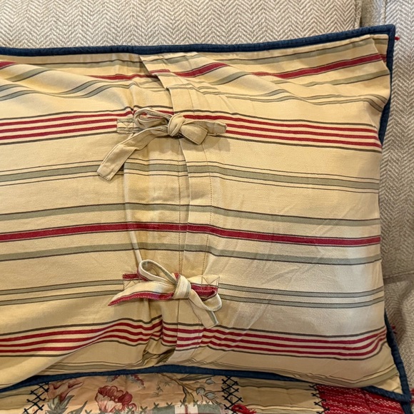 Pottery Barn 2Pc Patchwork Quilted Pillow Shams - Picture 4 of 9